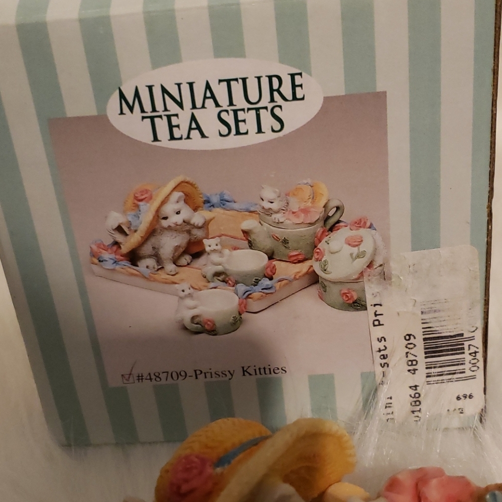Miniature tea sets